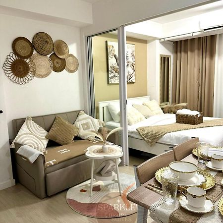 Azure Beach Club Taguig Exteriör bild