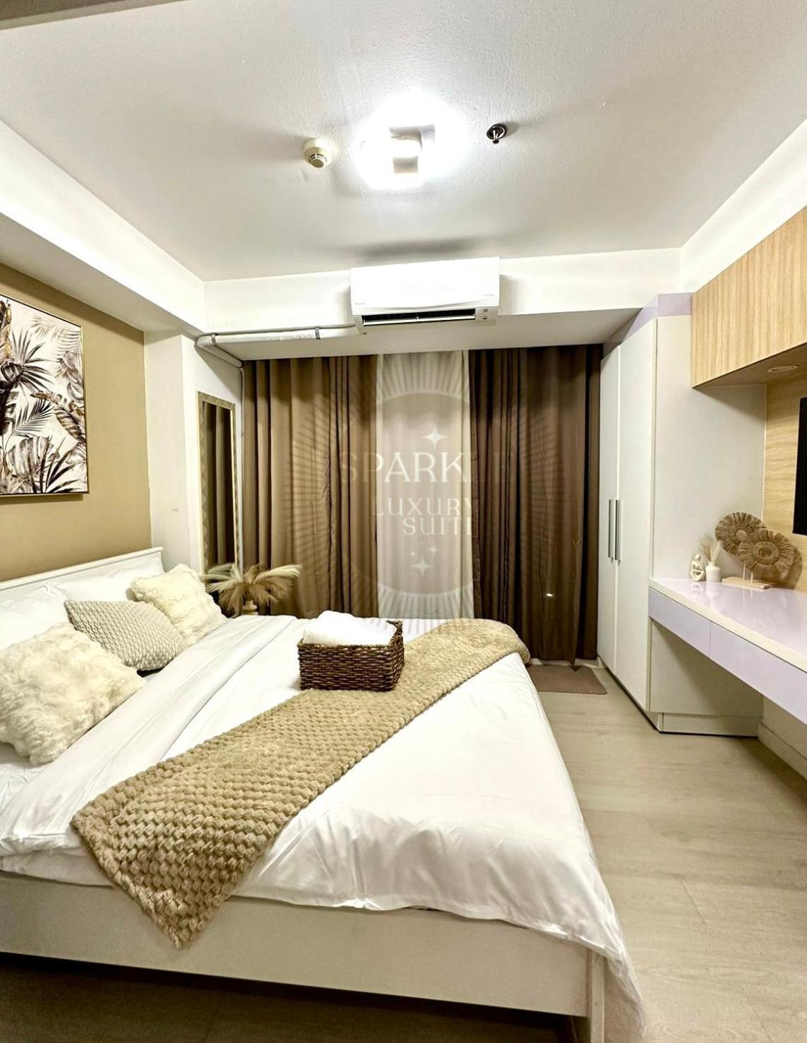 Azure Beach Club Taguig Exteriör bild