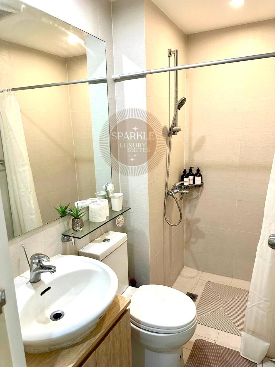 Azure Beach Club Taguig Exteriör bild