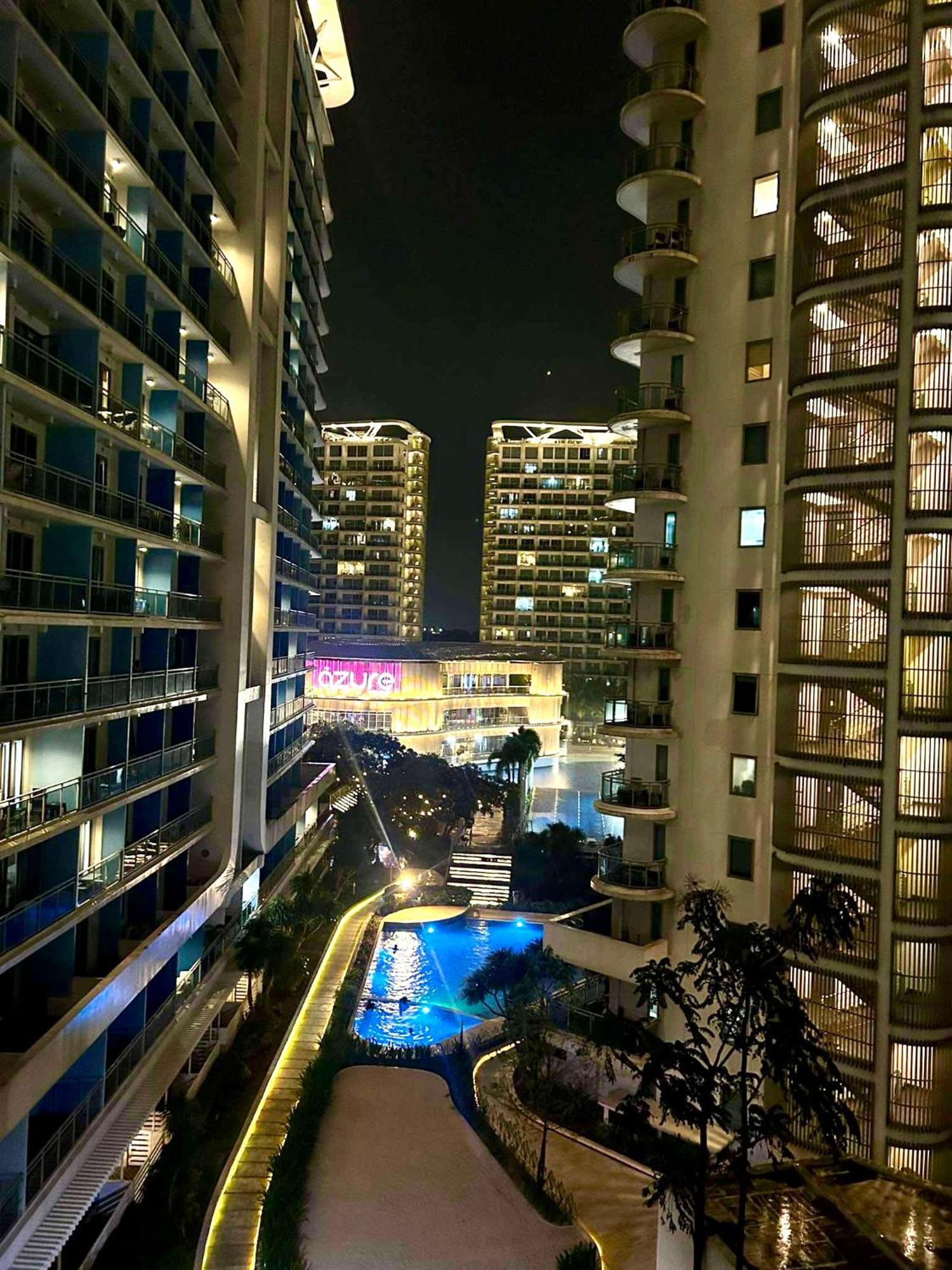 Azure Beach Club Taguig Exteriör bild