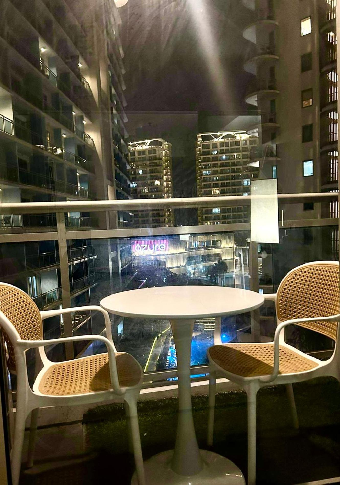 Azure Beach Club Taguig Exteriör bild